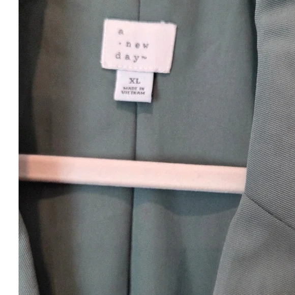 A New Day Women's XL Green Linen Blend Button Front Blazer Jacket Roll Tab Sleev - Picture 2 of 8